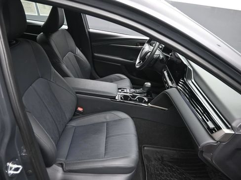 Used 2025 Toyota Camry XSE FWD image 16