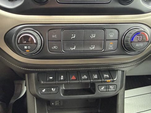 Used 2021 GMC Canyon Denali image 19