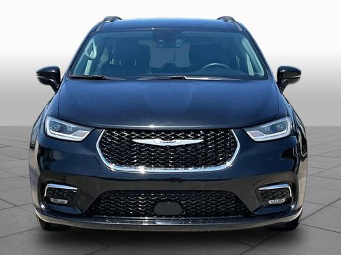 Used 2022 Chrysler Pacifica Touring-L FWD image 4
