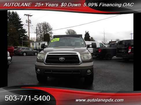 Used 2012 Toyota Tundra 4x4 CrewMax image 3