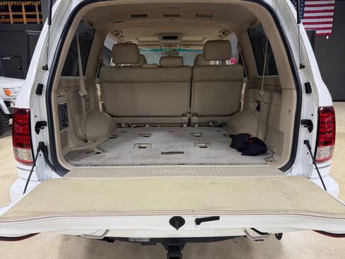 Used 2006 Lexus LX 470 4WD w/ Preferred Accessory Pkg image 26