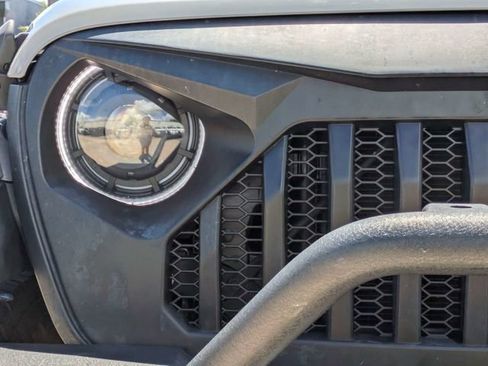 Used 2022 Jeep Wrangler Unlimited Sahara AWD/4WD image 10