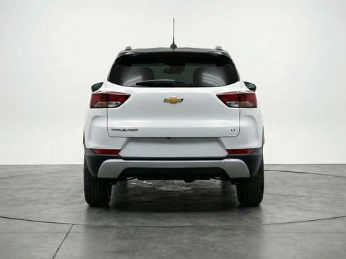 Used 2025 Chevrolet TrailBlazer LT w/ Driver Confidence Package AWD/4WD image 7