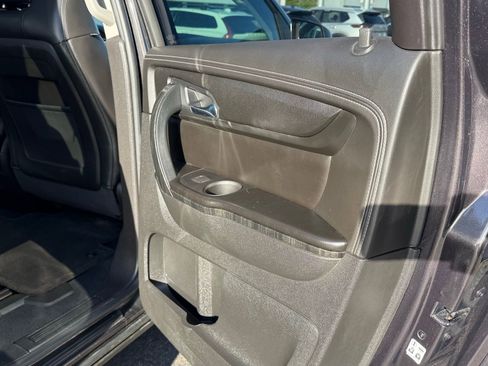 Used 2017 GMC Acadia Limited SLT image 12