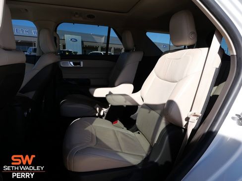 Certified 2020 Ford Explorer Platinum w/ Premium Technology Package image 15