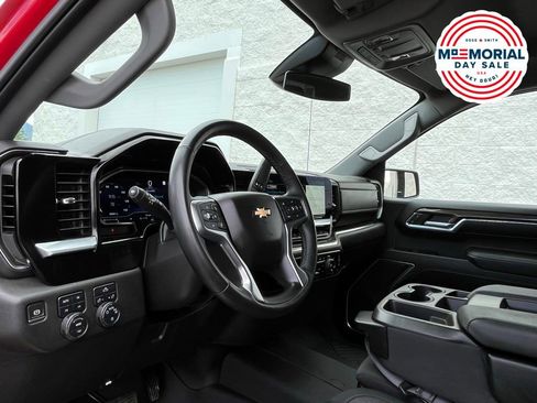Used 2023 Chevrolet Silverado 1500 LT AWD/4WD image 12