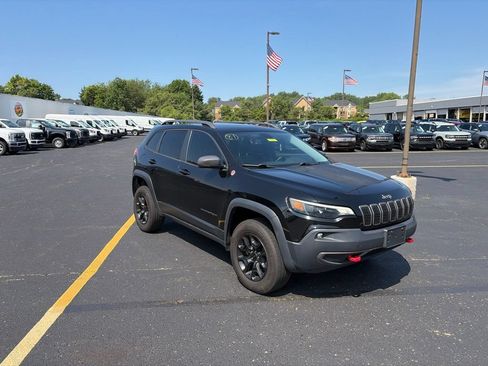 Used 2019 Jeep Cherokee Trailhawk AWD/4WD image 3