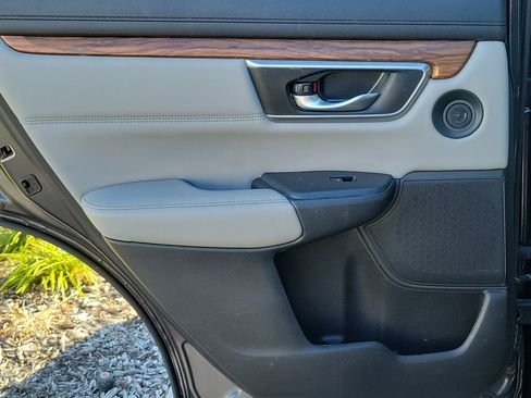 Used 2018 Honda CR-V Touring image 17