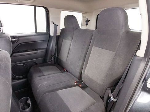 Used 2015 Jeep Patriot Latitude AWD/4WD image 18