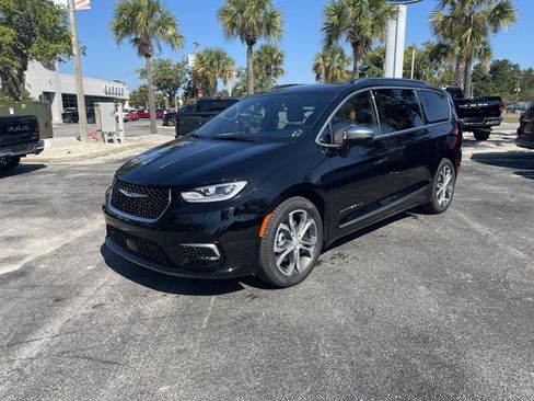 New 2026 Chrysler Pacifica Pinnacle image 3