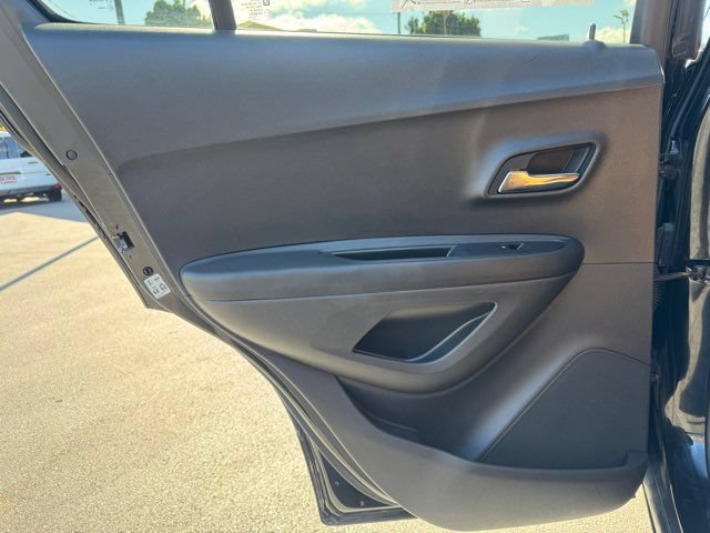 Used 2017 Chevrolet Trax LT w/ Driver Confidence Package FWD image 13