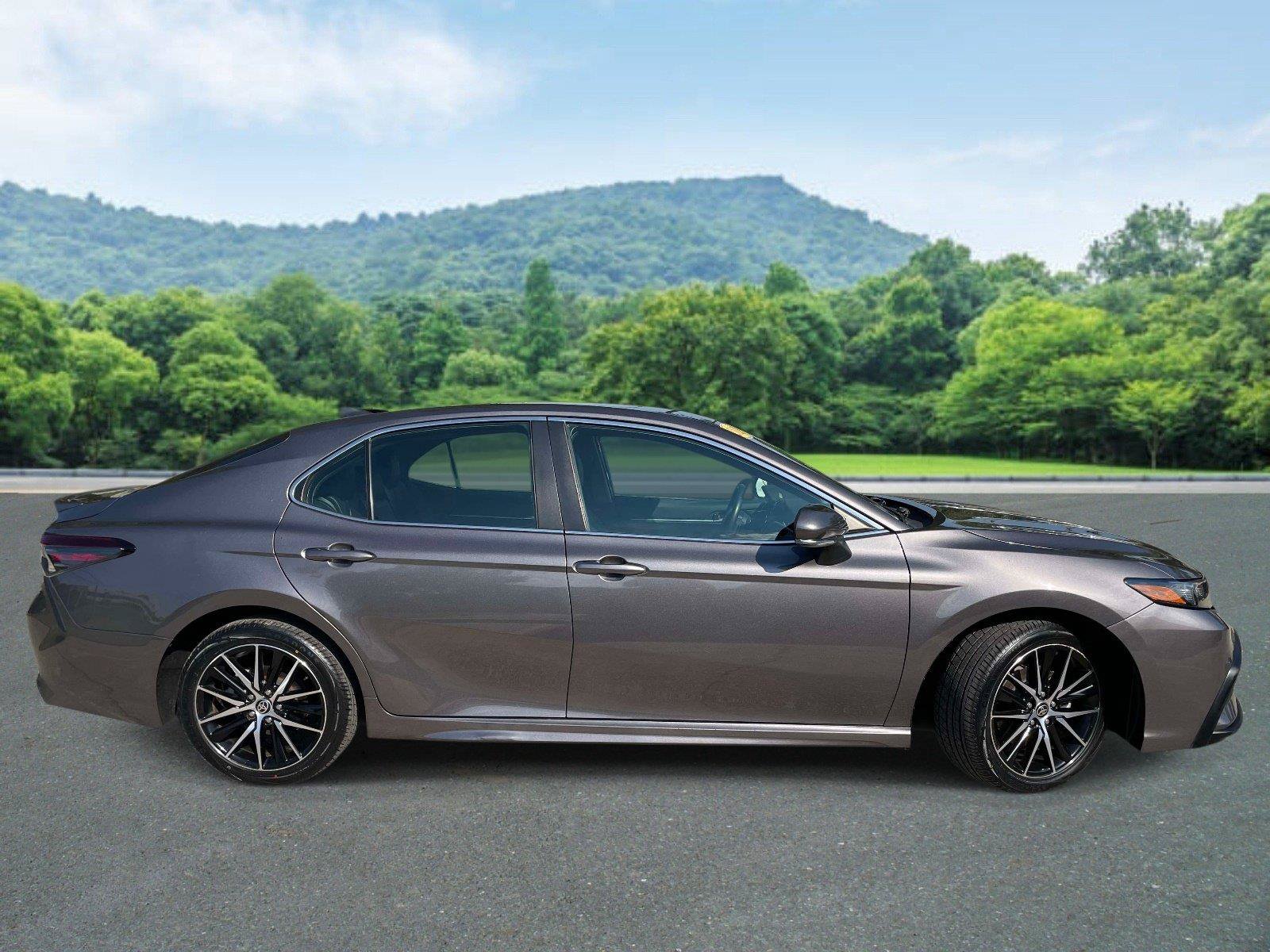 Used 2023 Toyota Camry SE FWD image 2
