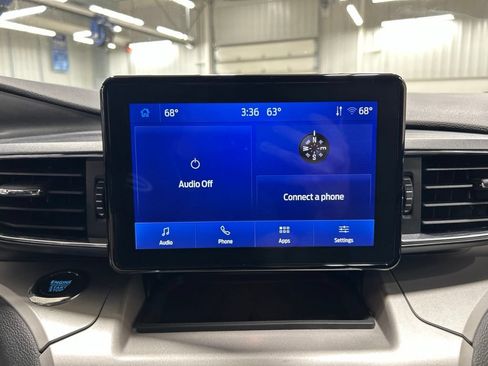 Certified 2024 Ford Explorer XLT w/ Equipment Group 202A AWD/4WD image 18
