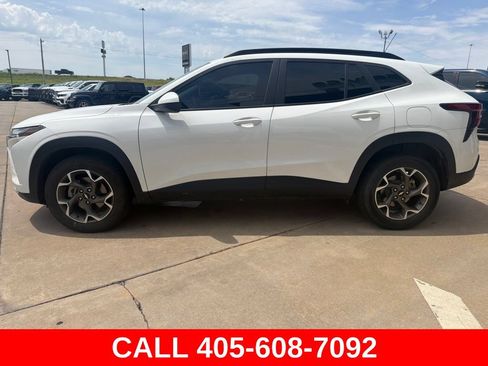 Used 2024 Chevrolet Trax LT w/ Driver Confidence Package FWD image 5