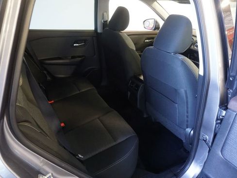 Used 2021 Nissan Rogue SV image 23