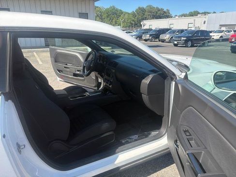 Used 2014 Dodge Challenger SXT RWD image 30