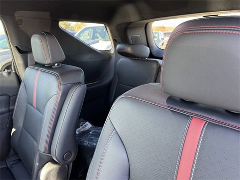 New 2026 Chevrolet Traverse RS w/ LPO, Floor Liner Package image 8