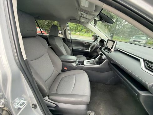 Used 2025 Toyota RAV4 XLE AWD/4WD image 19