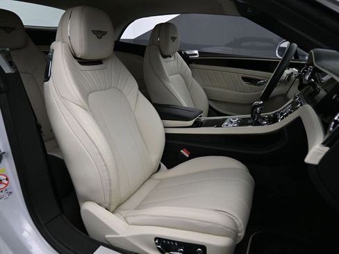 Used 2024 Bentley Continental GT image 32