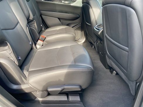 Used 2025 Cadillac XT6 Premium Luxury image 21