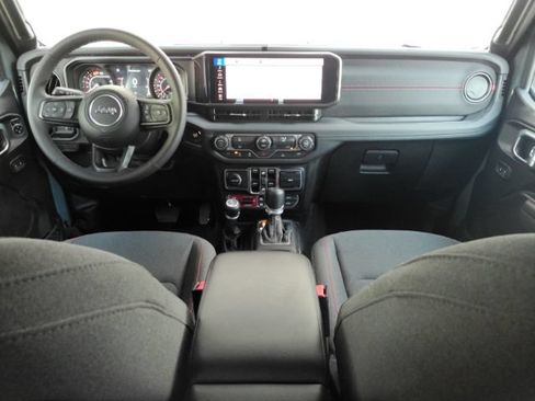 Used 2026 Jeep Wrangler Unlimited Rubicon AWD/4WD image 3