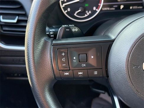 Used 2023 Nissan Rogue S image 19