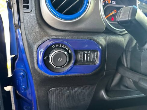 Used 2020 Jeep Wrangler Unlimited Sahara AWD/4WD image 18