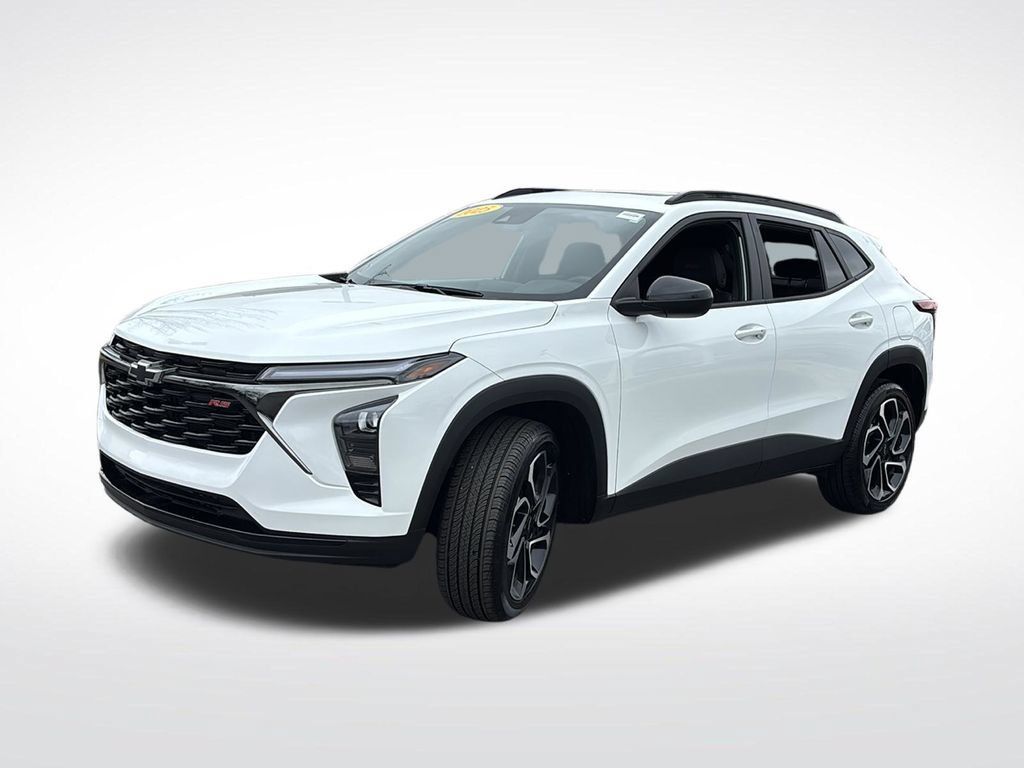 Used 2025 Chevrolet Trax RS w/ Sunroof Package FWD image 3