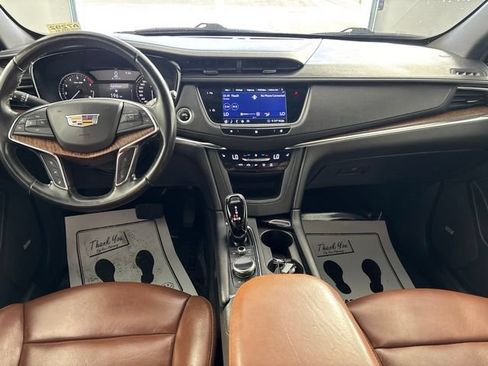 Used 2020 Cadillac XT5 Premium Luxury AWD/4WD image 2