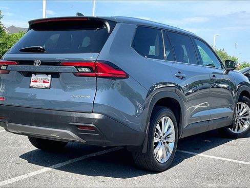 Used 2024 Toyota Grand Highlander AWD image 12