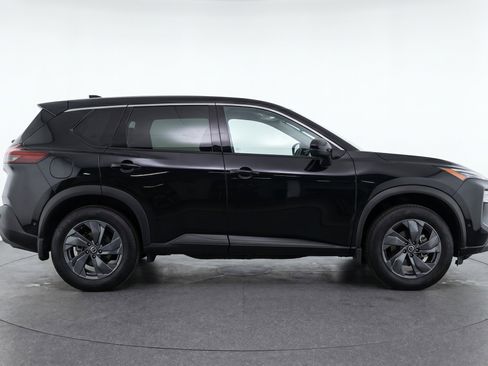 Used 2025 Nissan Rogue SV FWD image 11