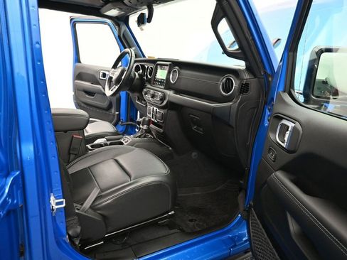Used 2022 Jeep Wrangler Unlimited Sahara AWD/4WD image 15