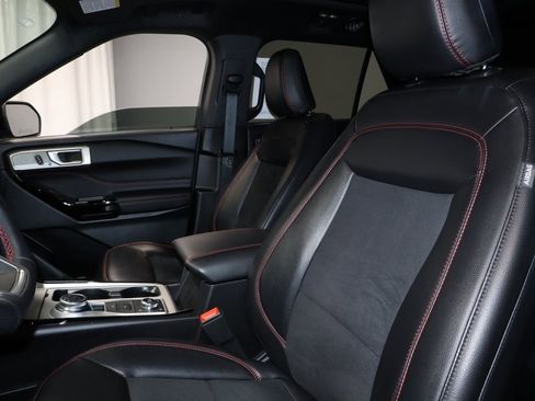 Certified 2024 Ford Explorer ST-Line w/ Class IV Trailer Tow Package image 27