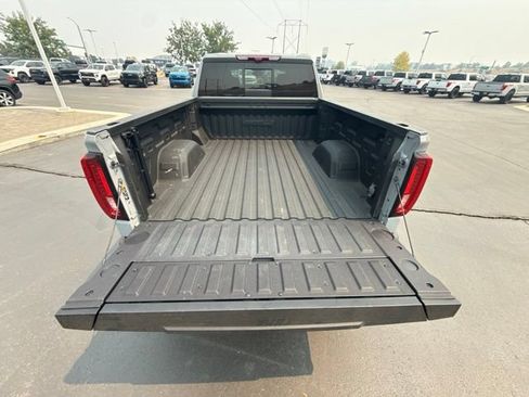 Used 2024 GMC Sierra 1500 AT4 w/ Technology Package AWD/4WD image 6