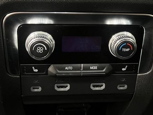 Used 2024 GMC Yukon Denali Ultimate AWD/4WD image 47
