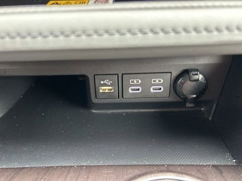 Used 2023 Toyota Highlander Platinum FWD image 24