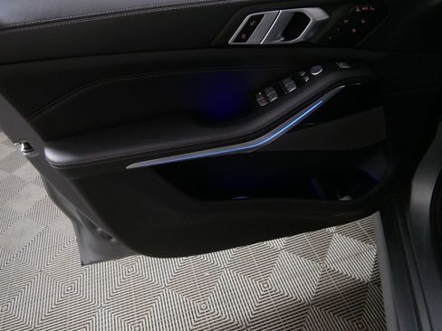 Used 2024 BMW X7 M60i AWD/4WD image 18