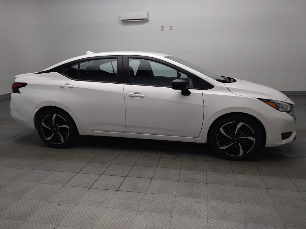 Used 2025 Nissan Versa SR FWD image 11