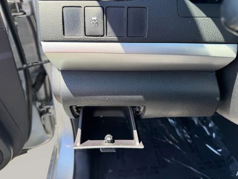 Used 2015 Toyota Camry SE FWD image 15