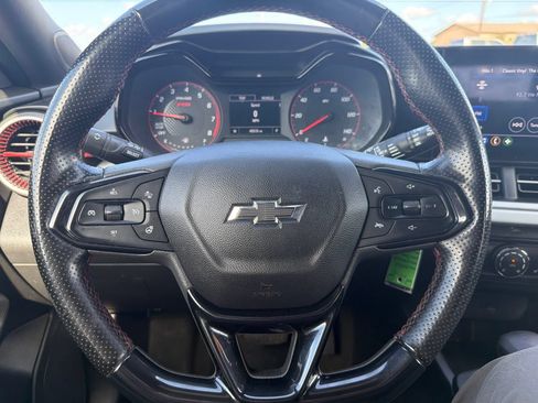 Used 2025 Chevrolet Trax RS w/ Driver Confidence Package FWD image 20
