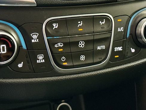 Used 2019 Chevrolet Equinox LT FWD image 20