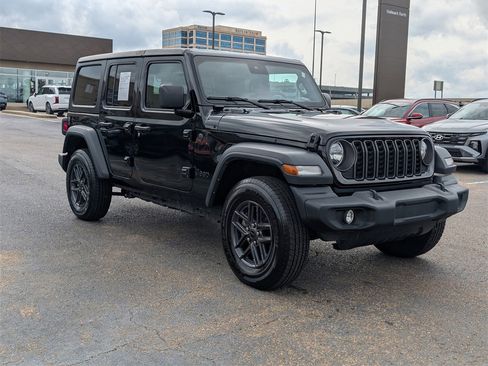 Used 2024 Jeep Wrangler Sport S image 3
