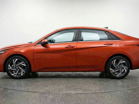 Used 2025 Hyundai Elantra SEL FWD image 5