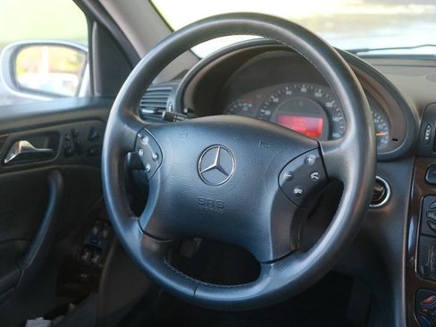 Used 2002 Mercedes-Benz C 320 Sedan image 43