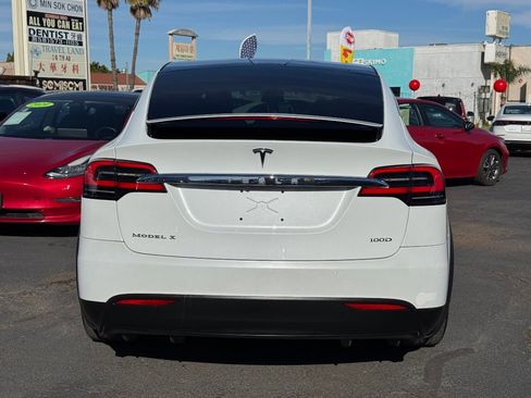 Used 2018 Tesla Model X image 13