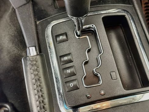 Used 2010 Jeep Grand Cherokee Laredo AWD/4WD image 19