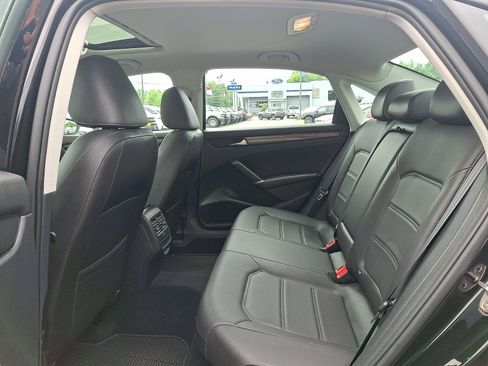 Used 2020 Volkswagen Passat 2.0T R-Line FWD image 11