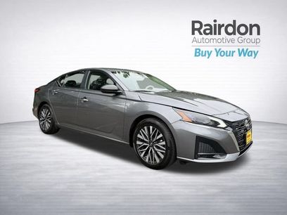 Used 2024 Nissan Altima 2.5 SV