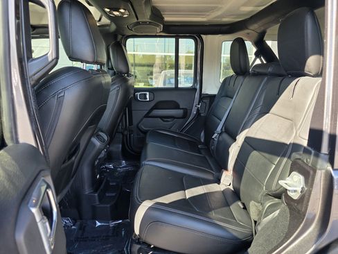 Used 2022 Jeep Wrangler Unlimited Sahara image 21