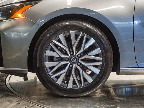 Used 2024 Nissan Altima 2.5 SV image 9